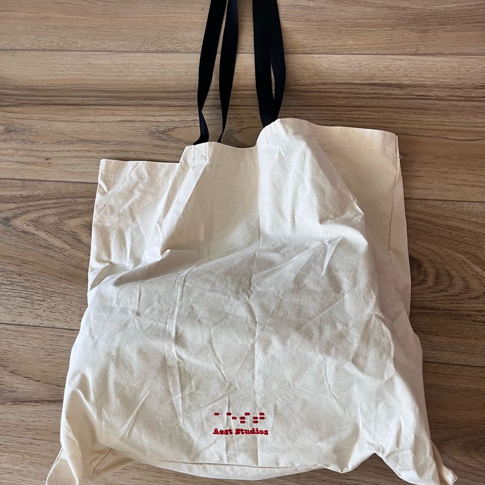 Aest Studios Capture Medium Sling Bag with Crossbody Strap included - Picture 11 of 11